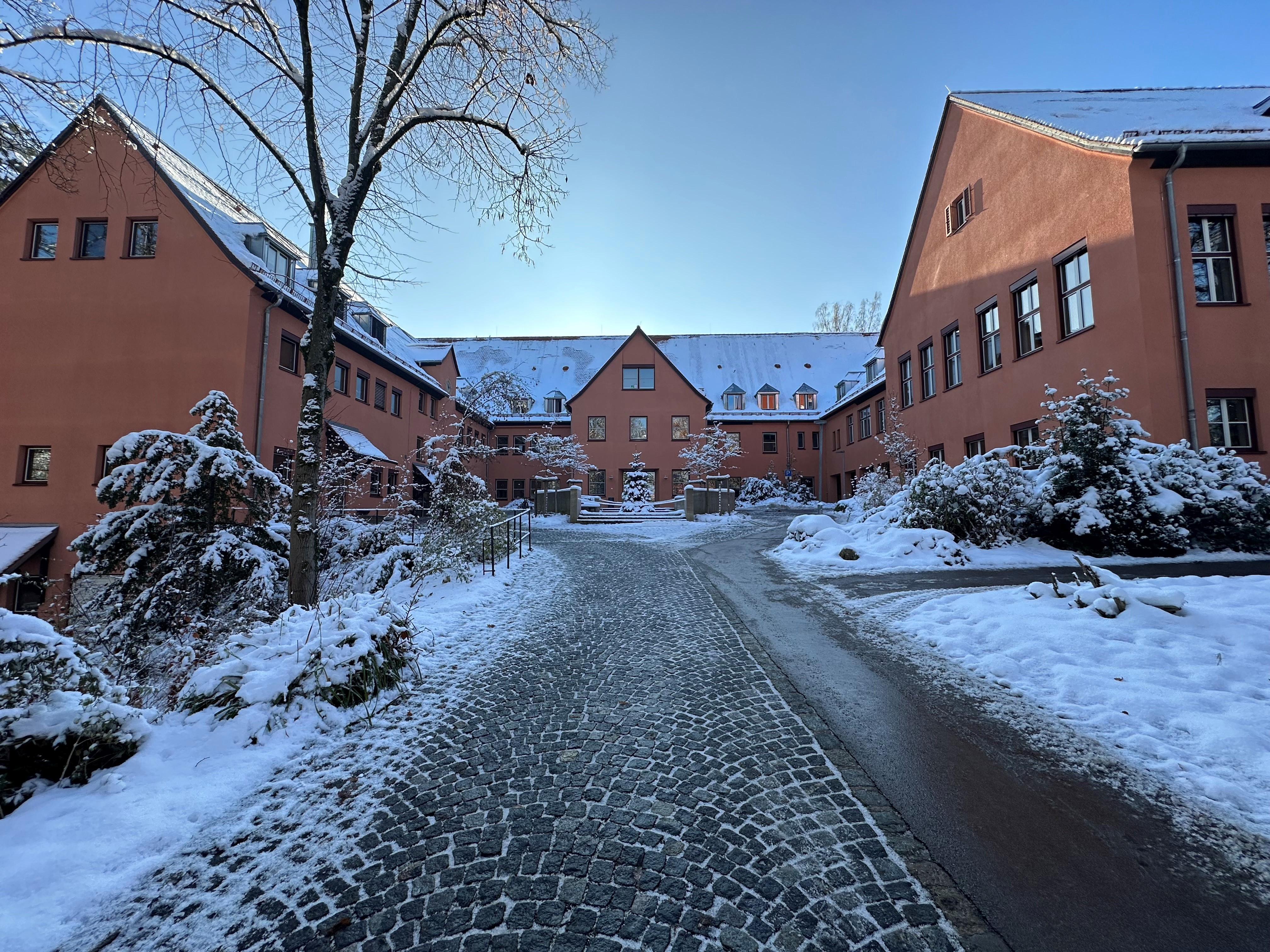 Das Landratsamt Roth im Winter